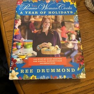 The Pioneer Woman Cooks: A Year of Holidays Cookbook
